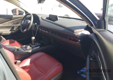 2022 Mazda Cx-30 Carbon Edition z USA, uszkodzony, nr VIN 3MVDMBCL6NM443263